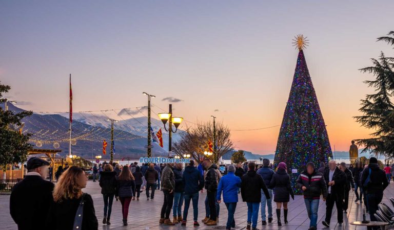Охрид полн со туристи во првиот ден од новата година (фото)