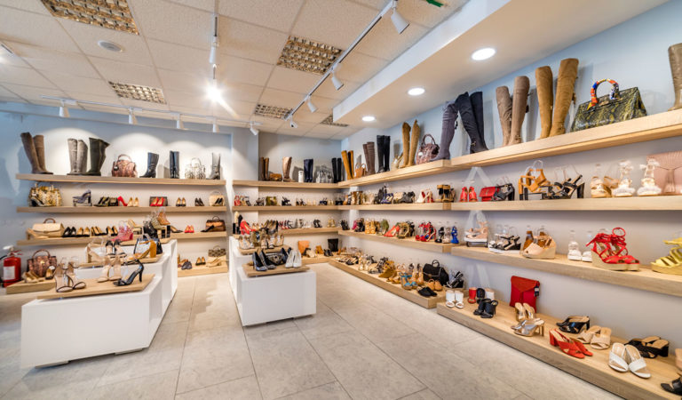 Отворена најголемата продавница за обувки во Струга